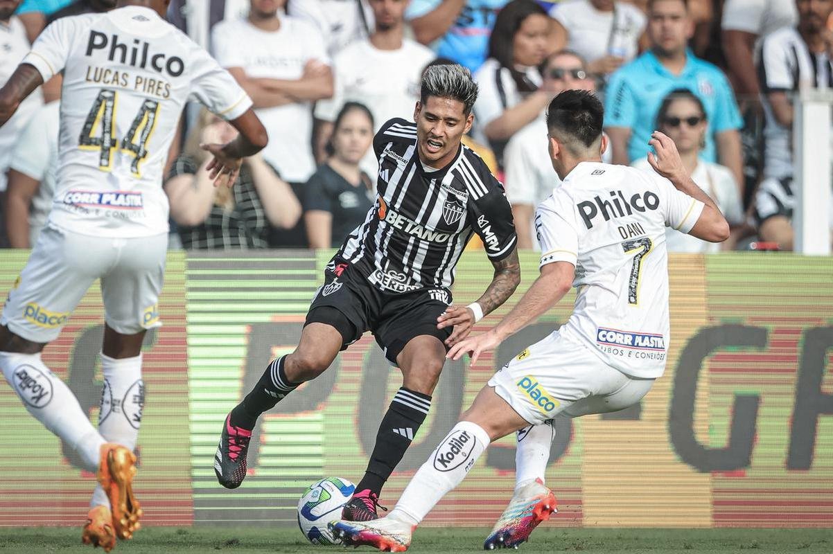 Santos e Atltico se enfrentaram na tarde deste domingo (23/4), na Vila Belmiro, pela segunda rodada da Srie A do Campeonato Brasileiro.
