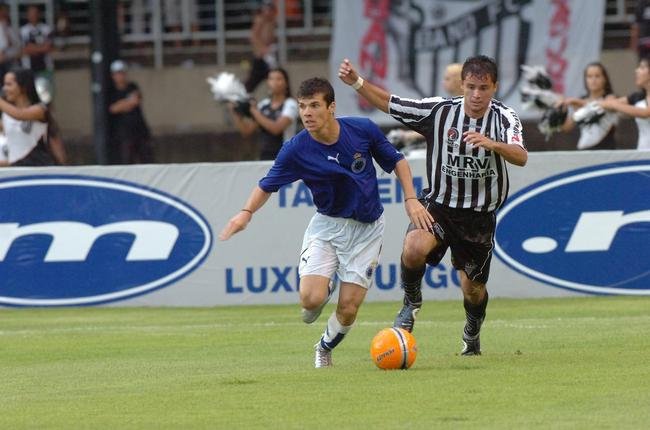 O Cruzeiro levou a melhor no segundo clssico ao fazer 2 a 0, no Mineiro, gols de Wagner e Francismar. Na final do Mineiro de 2006, o time celeste conquistou o ttulo com empate diante do Ipatinga em Belo Horizonte (1 a 1) e vitria no Vale do Ao (1 a 0).