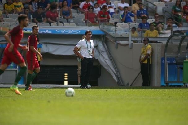 Portugal e Arglia empataram por 1 a 1 no Mineiro. Resultado fez os lusitanos avanarem s quartas de final em primeiro. Honduras passou em segundo. Surpreendentemente, Argentina est eliminada dos Jogos do Rio j na primeira fase do futebol masculino 