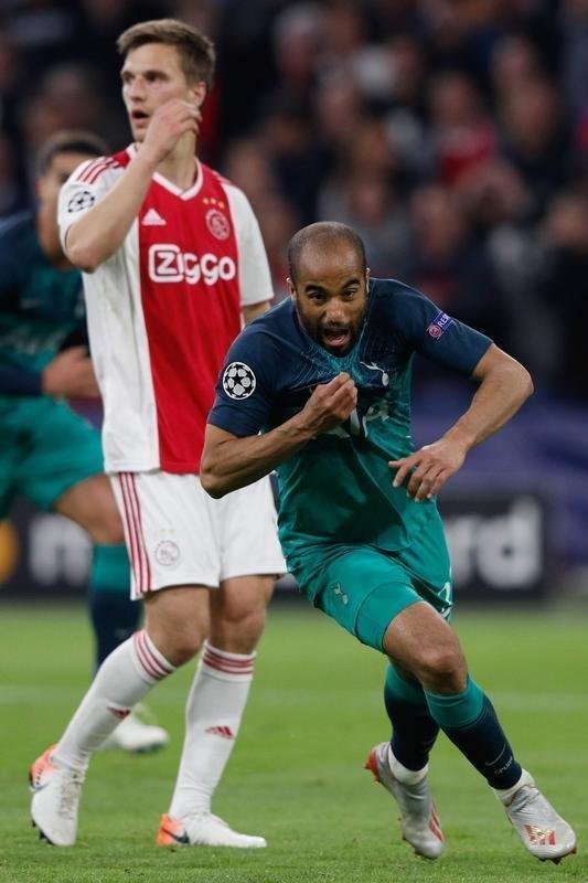 Lucas marcou trs vezes contra o Ajax e conduziu o Tottenham  final da Liga dos Campees