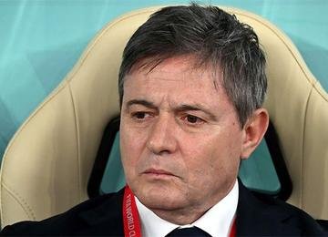 Dragan Stojkovic, comandante sérvio, considera que time teve queda física surpreendente no segundo tempo: "Não temos jogadores saudáveis"