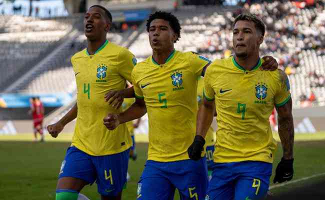 Marcos Leonardo (9) e Andrey (5) marcaram os gols da Seleo Brasileira