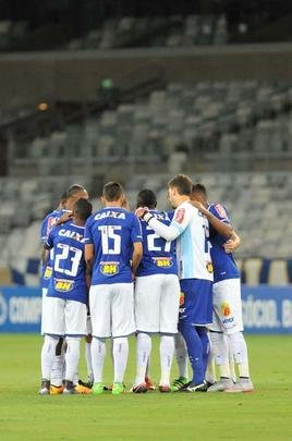 Cruzeiro e Atltico-PR jogaram no Mineiro pela terceira rodada do Grupo C da Primeira Liga