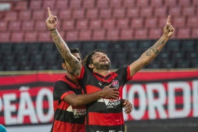 Fernando Neto (meia) - em cinco edies da Srie B, jogou 108 vezes e marcou nove gols. Vestiu as camisas de Maca, Vila Nova-GO, Paran e Vitria.