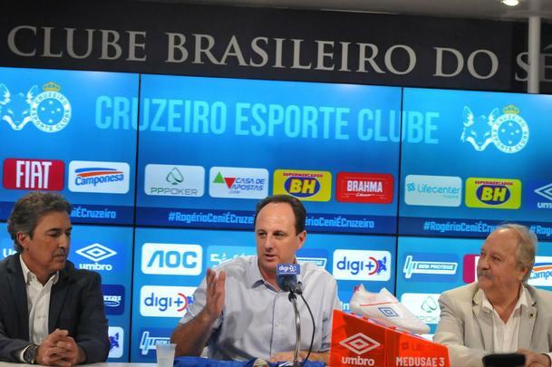 Rogrio Ceni concedeu entrevista coletiva e comandou o primeiro treinamento