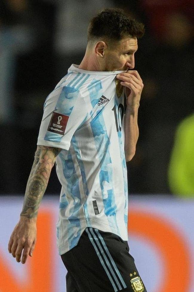 Sem Neymar, Brasil encarou a Argentina em clssco agitado pelas Eliminatrias