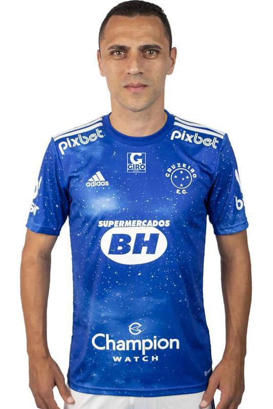 Rmulo (lateral-direito) - NO (5,8 mil votos) x SIM (549 votos)