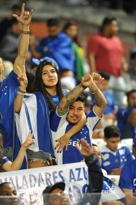 Chegada das torcidas de Cruzeiro e Grmio ao Mineiro para a semifinal da Copa do Brasil