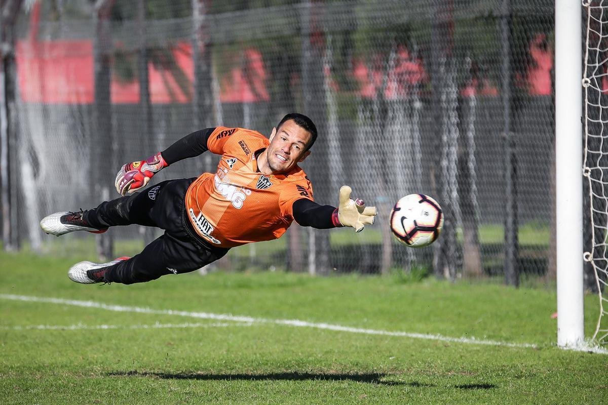 Nesta quarta-feira, Atltico treinou no centro de treinamento do Newell's Old Boys, em Rosrio, visando  partida de ida da semifinal da Copa Sul-Americana, diante do Coln. O duelo ser nesta quinta-feira, s 21h30, em Santa F, na Argentina.