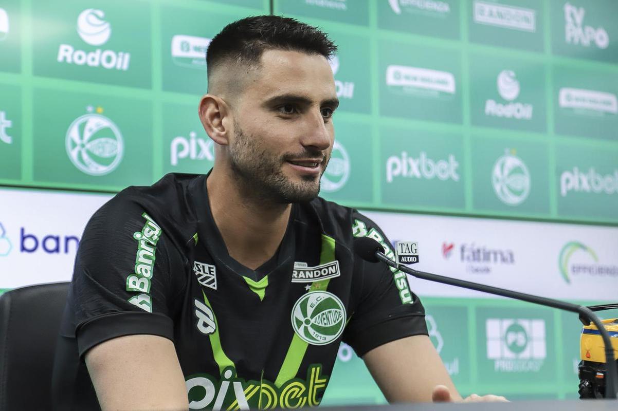 Juventude contratou o goleiro Pegorari