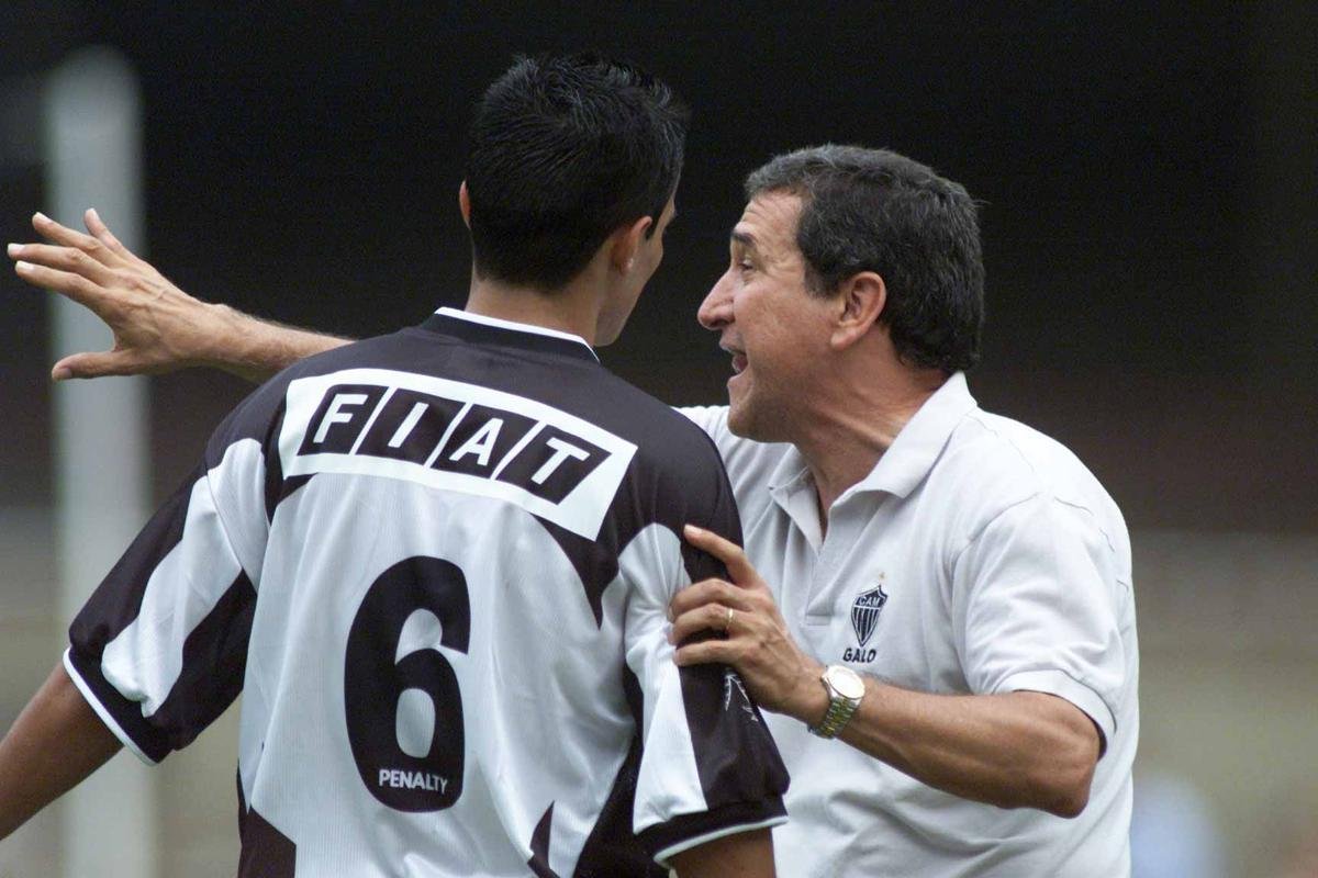 17 - Carlos Alberto Parreira (2000): 66,6% de aproveitamento em 12 jogos (sete vitrias, trs empates e duas derrotas)