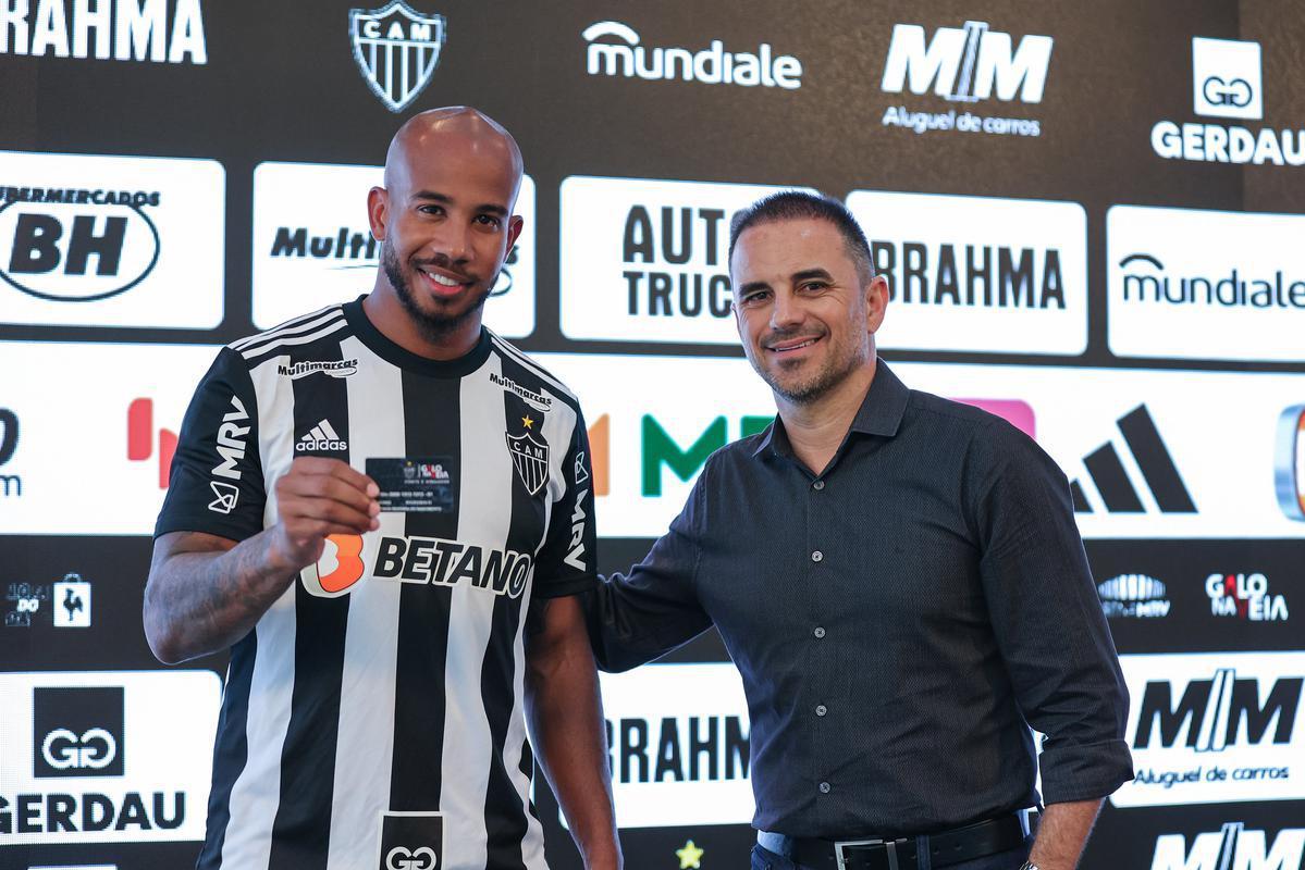 Veja fotos da apresentao de Patrick no Atltico