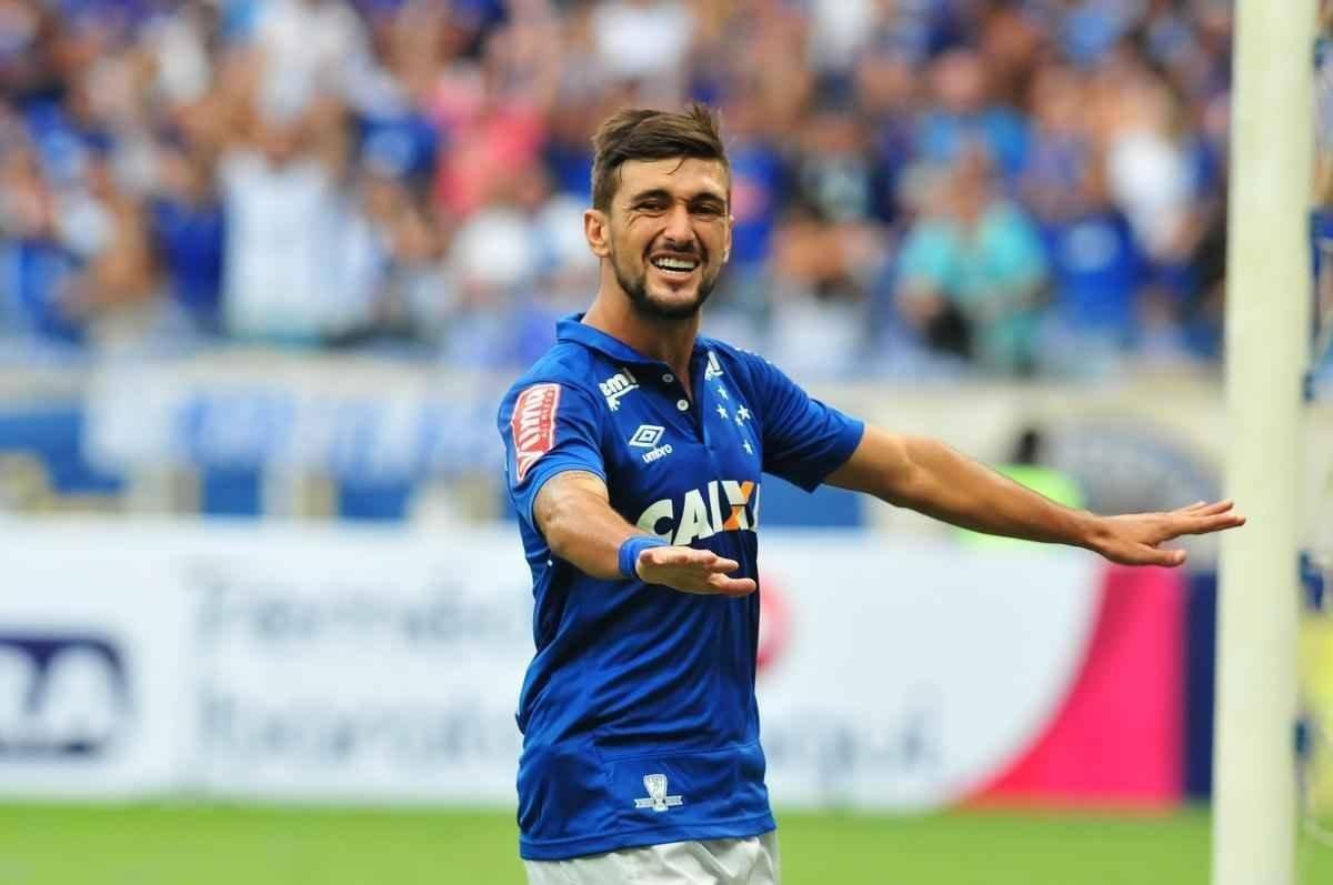 Cruzeiro confirmou vitria no segundo tempo com gol de Arrascaeta; Elias ainda diminuiu para o Galo
