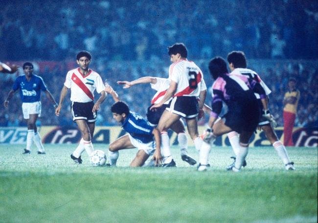 Em 1991, o Cruzeiro conquistou a Supercopa da Libertadores. Esse foi o segundo ttulo internacional do clube celeste. Na deciso, mais uma vez a Raposa superou o River Plate da Argentina