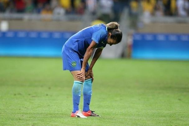 Imagens emocionantes das cobranas de pnaltis no Mineiro e da classificao do Brasil s semifinais do torneio feminino de futebol dos Jogos Olmpicos. Goleira Brbara pegou pnalti e deu vitria  Seleo por 7 a 6 sobre a Austrlia. Com 52 mil pagantes, estdio foi  loucura.