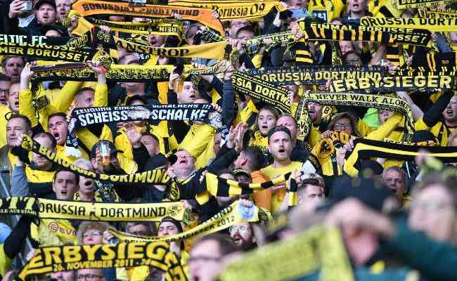 Homem teve dedo amputado durante clssico entre Borussia e Schalke, no Signal Iduna Park, no dia 17 de setembro
