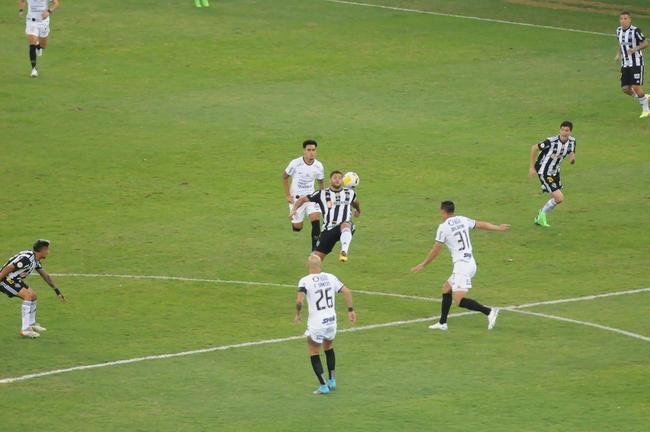 Atltico e Corinthians se enfrentaram no Mineiro, neste domingo (24), em jogo vlido pela 19 rodada da Srie A do Campeonato Brasileiro.
