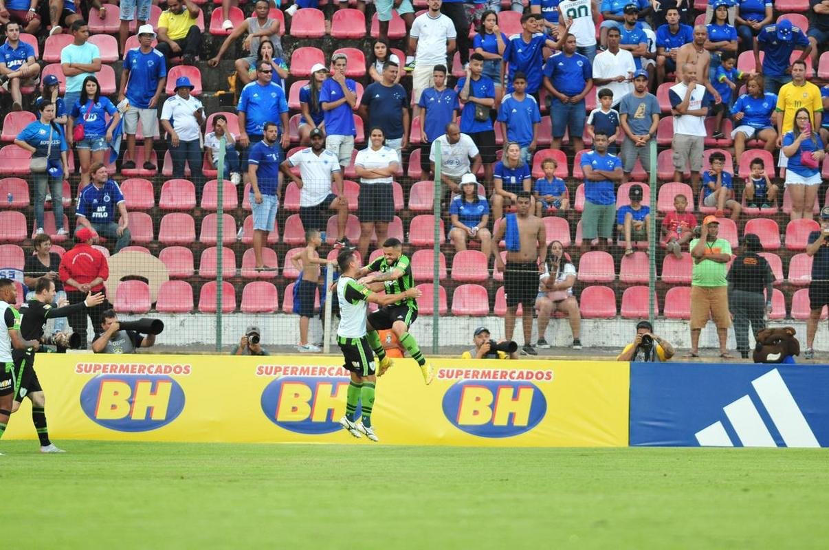 Cruzeiro e Amrica se enfrentaram na Arena do Jacar, em Sete Lagoas, pelo jogo de ida da semifinal do Campeonato Mineiro