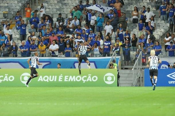 Imagens da torcida e da partida entre Cruzeiro e Santos, no Mineiro