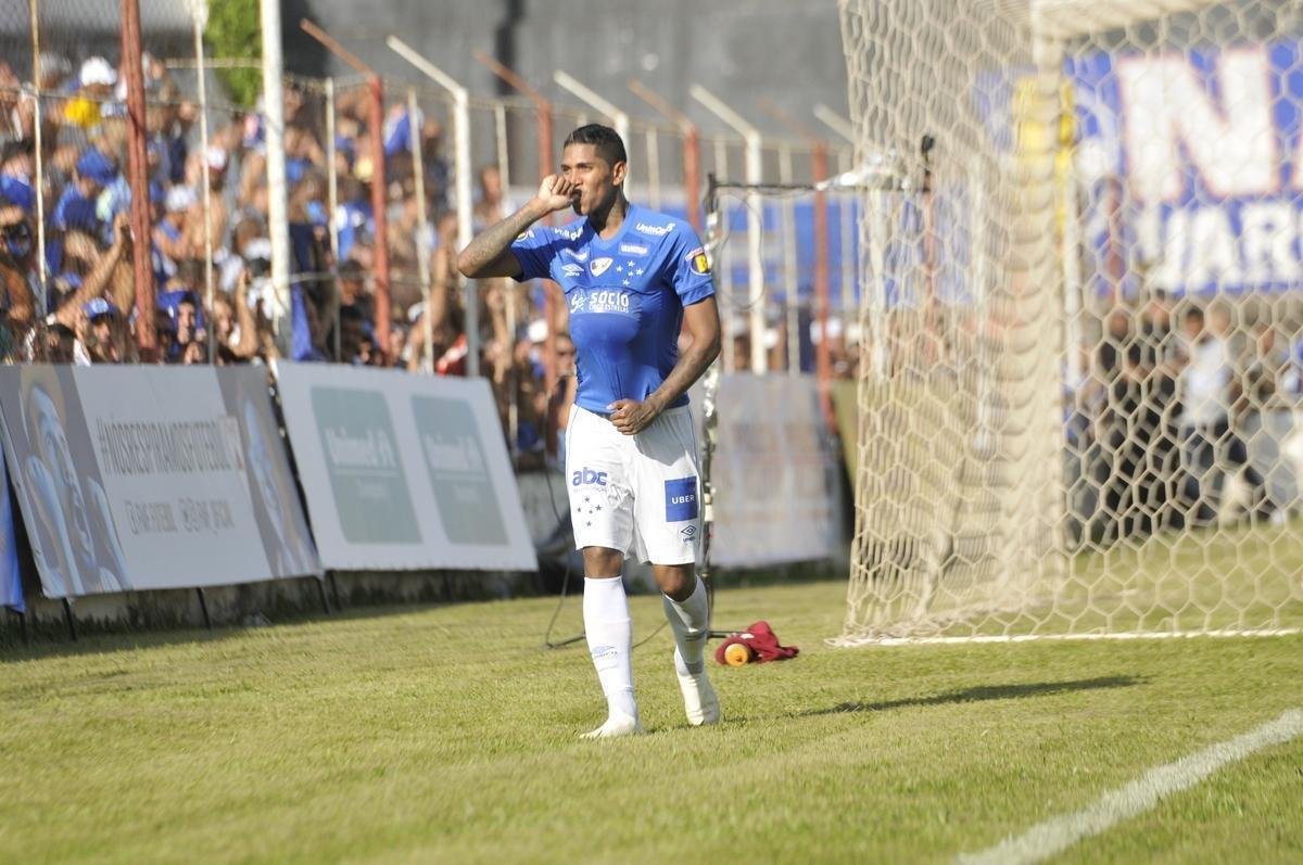 No segundo tempo, Raniel ampliou para o Cruzeiro: 3 a 1