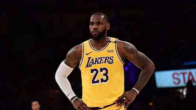 Astro do Los Angeles Lakers entra na prxima temporada da liga com 3.020 pontos atrs de Kareem