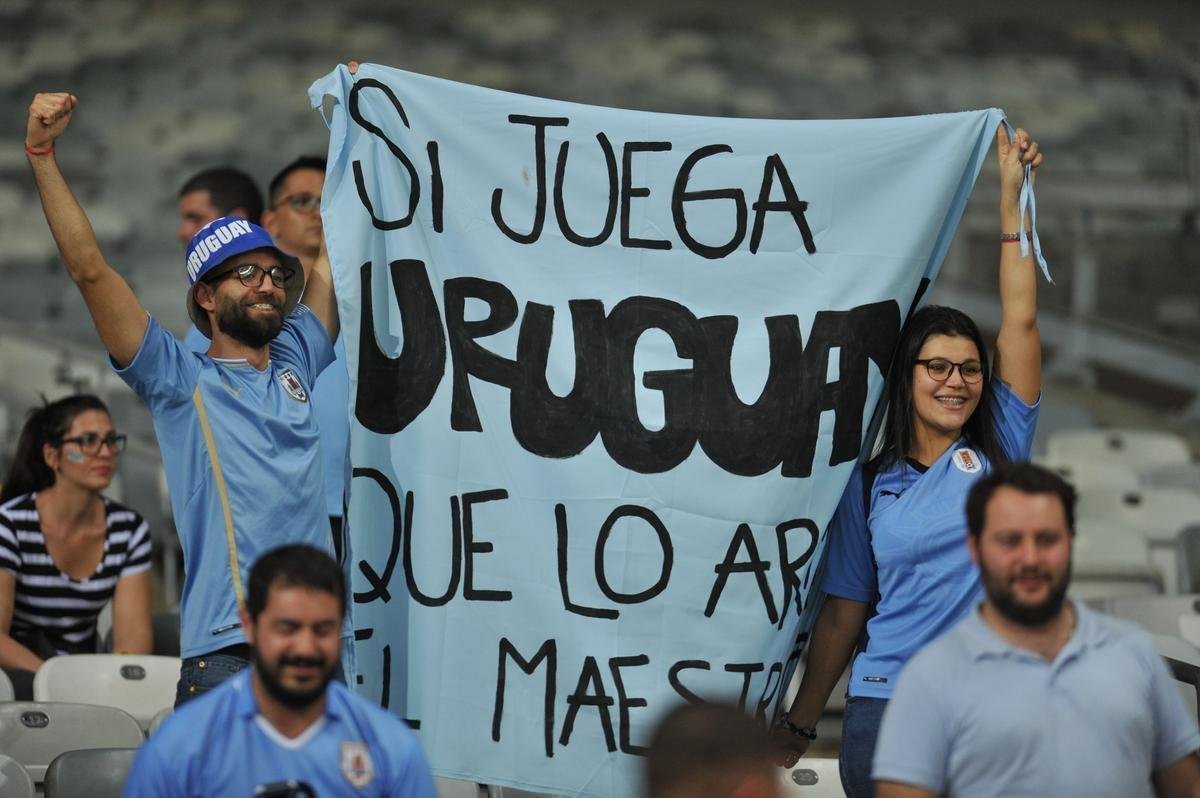 Fotos das torcidas de Uruguai e Equador no Mineiro