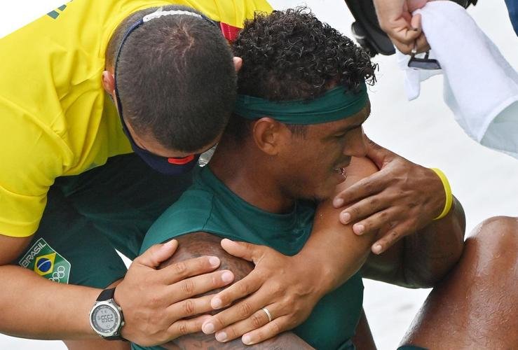 Isaquias Queiroz venceu a final da canoagem sprint C1 1000m com tempo de 4:04.408