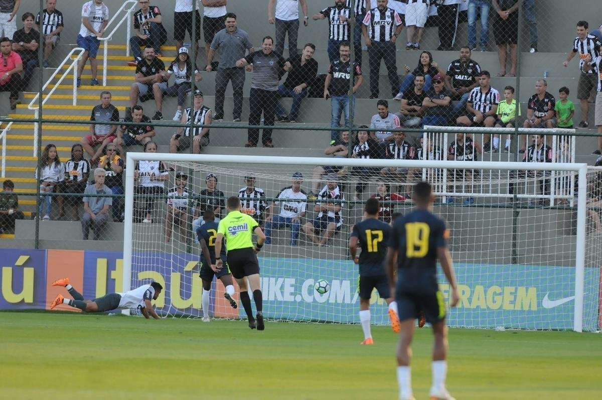 Atltico colocou alguns reforos em campo e derrotou a Seleo Brasileira Sub-20 por 5 a 3 com gols de Ricardo Oliveira (2), Denlson, Terans e Erik. Jhonny Lucas, Alerrandro e Alan descontaram.