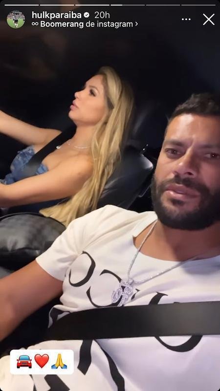 Atacante Hulk com a esposa no Nordeste.