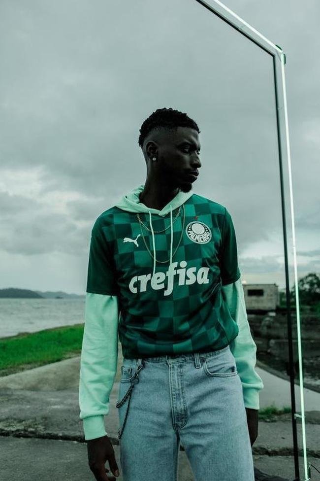 Em fevereiro, o Palmeiras lançou novos modelos de seus uniformes 1 e 2 para a temporada 2021. Assinados pela Puma, eles são vendidos por R$ 269,00.