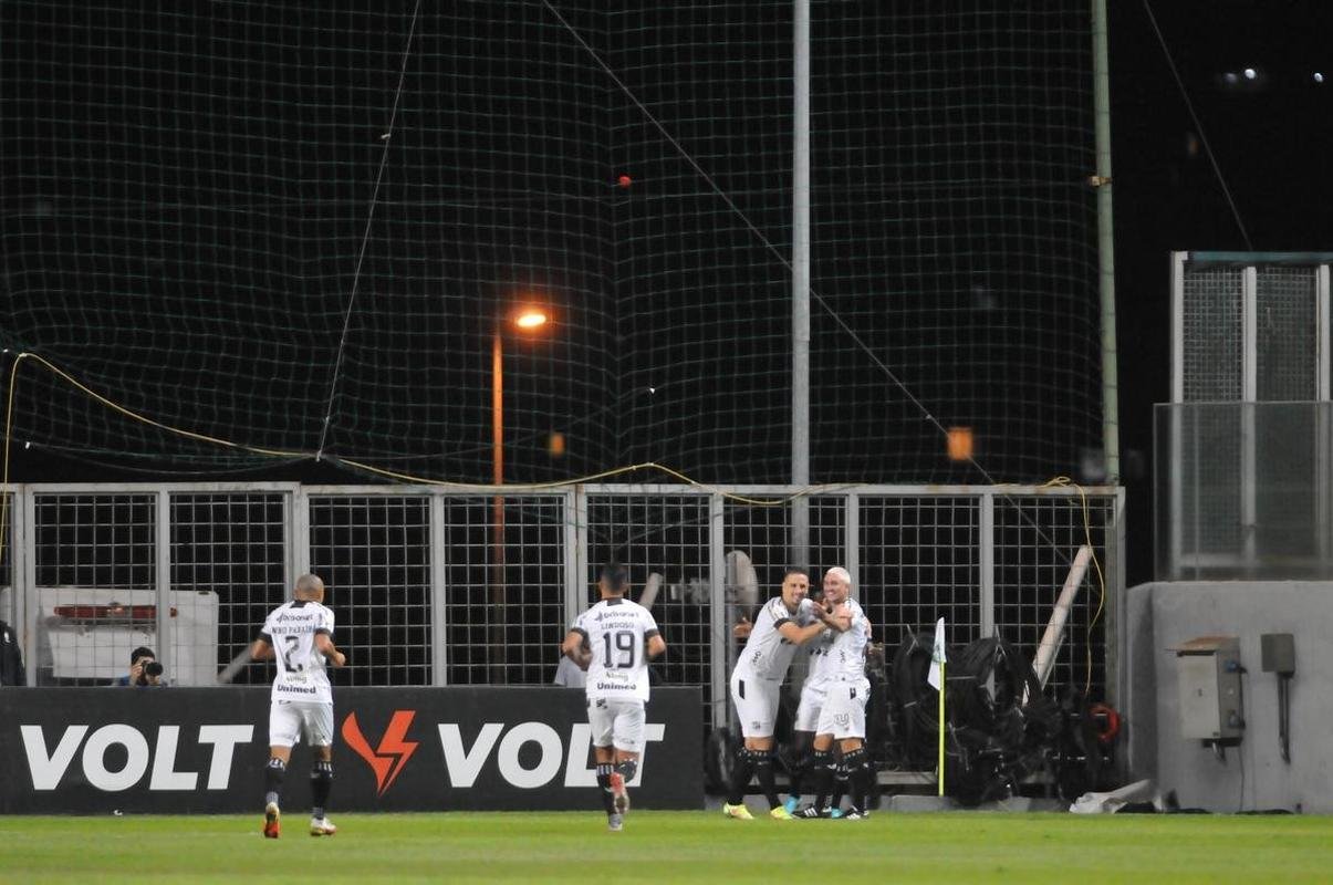 Fotos do jogo entre Amrica e Cear, no Estdio Independncia, em Belo Horizonte, pela 10 rodada da Srie A do Brasileiro