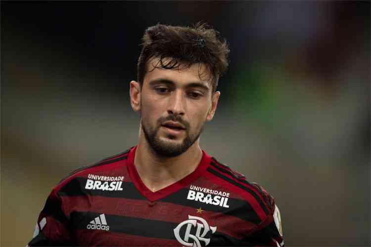 Arrascaeta é convocado e poderá desfalcar o Flamengo em clássico