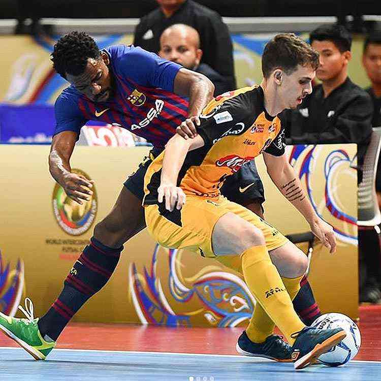 Brasil vence na prorrogação e fatura Mundial de Futsal