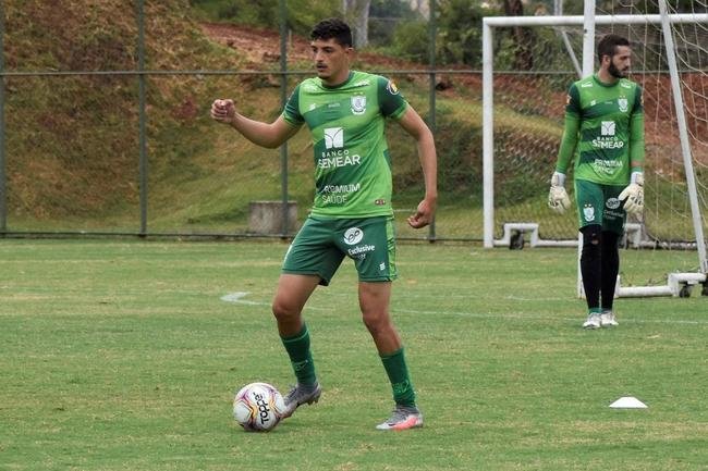 O Amrica segue com treinos preparatrios para a disputa do Campeonato Mineiro 2021. Comandados pelo auxiliar tcnico Mrcio Hahn, jogadores da base americana - e tambm os que tiveram menos oportunidades na temporada 2020 - realizam atividades voltadas ao Estadual.