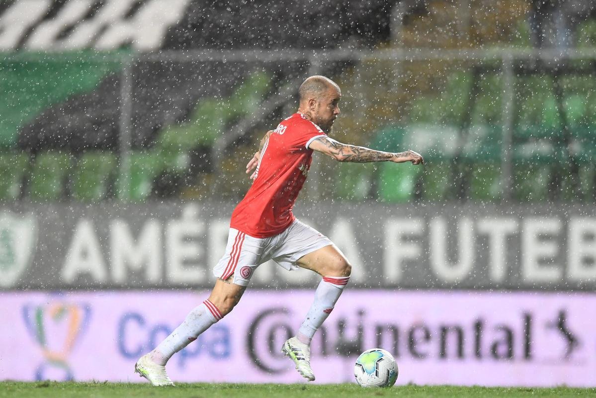 Fotos do jogo entre Amrica e Internacional, no Independncia, em Belo Horizonte, pelas quartas de final da Copa do Brasil