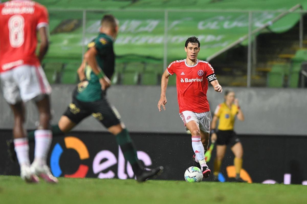 Fotos do jogo entre Amrica e Internacional, no Independncia, em Belo Horizonte, pelas quartas de final da Copa do Brasil