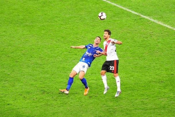 Primeiro tempo teve River superior nos primeiros 30 minutos; Cruzeiro equilibrou as aes na reta final