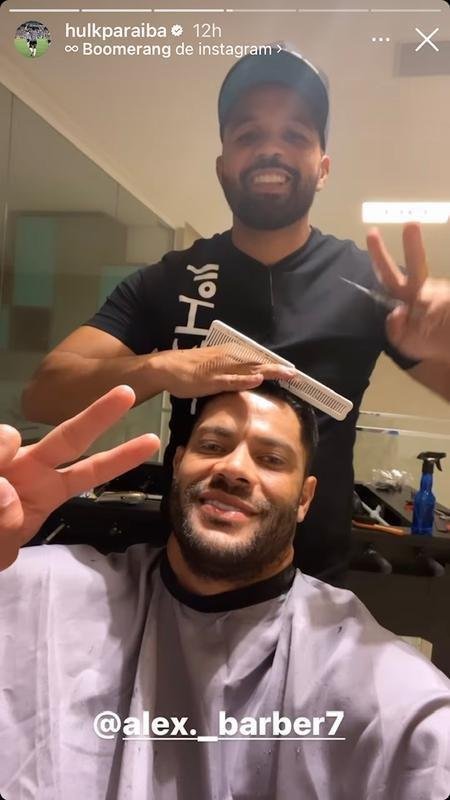 Hulk aproveitou o fim das frias para cortar cabelo.