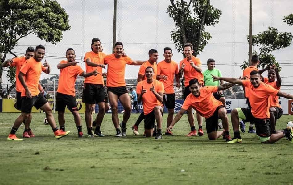 Imagens do treinamento do Zamora na Toca da Raposa 2