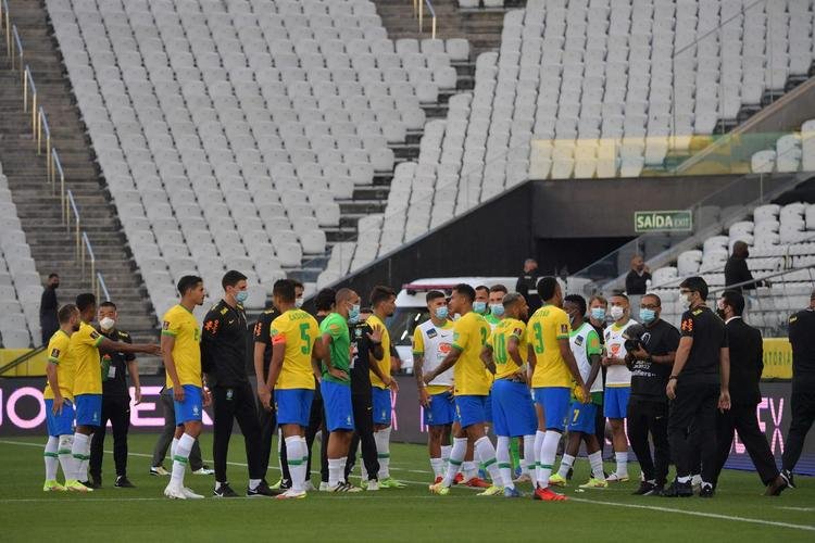 Brasil x Argentina: jogo é interrompido pela Anvisa