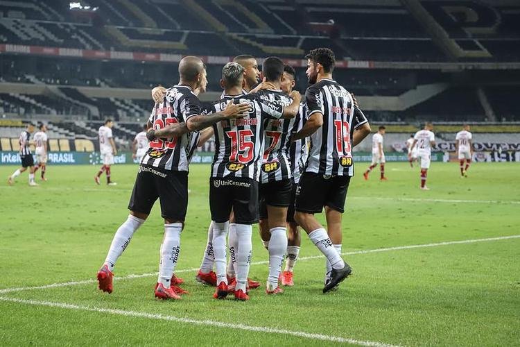 O Atlético também derrotou o Fluminense no jogo de volta, no Mineirão, mas dessa vez por 1 a 0. O gol alvinegro foi marcado por Hulk, de pênalti. Com o triunfo, o Galo garantiu vaga na semifinal da Copa do Brasil.