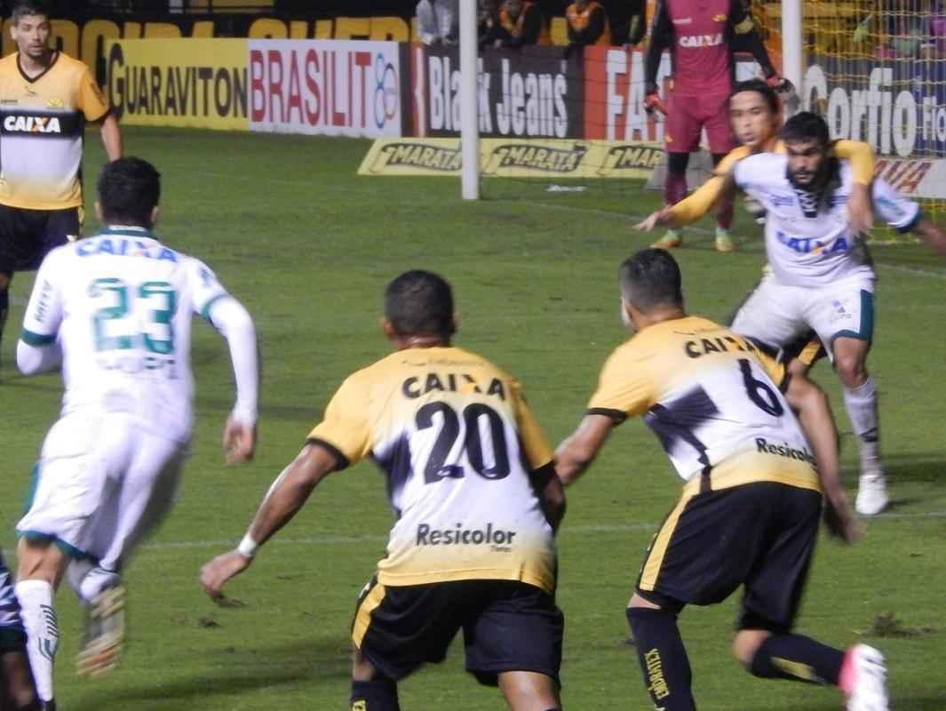 Fotos da vitria de virada do Amrica sobre o Cricima no Estdio Heriberto Hulse, em Cricima, pela Srie B