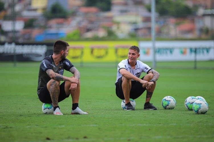 O auxiliar de preparao fsica Marcos Fernandez recebeu o diagnstico positivo de COVID-19 em 16 de novembro de 2020, mesmo dia em que realizou os exames na Cidade do Galo.