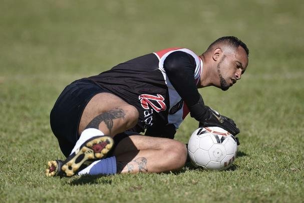 Goleiro Bruno foi apresentado neste sbado pelo Poos de Caldas