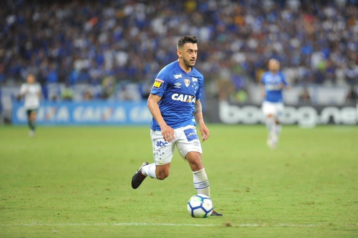Robinho (armador) - o Palmeiras cedeu ao Cruzeiro 50% dos direitos econmicos do camisa 19 em troca da mesma participao no 'passe' do atacante Willian.