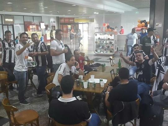 Jogadores desembarcaram na tarde desta terça-feira, em Porto Alegre