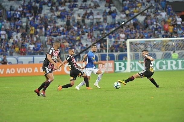 Fotos do jogo entre Cruzeiro e So Paulo