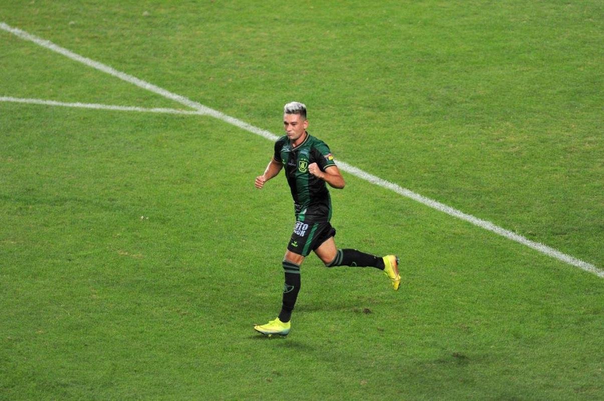 Juninho Valoura - volante do Amrica