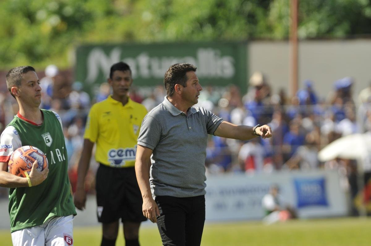 Cruzeiro abriu 2 a 1 no primeiro tempo, com gols de Raniel e Robinho; Alemo descontou para o Guarani