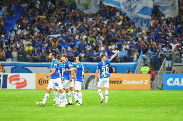 Fotos do primeiro tempo, no Mineiro; Thiago Neves abriu o placar para o Cruzeiro, e Gabriel Barbosa empatou para o Santos